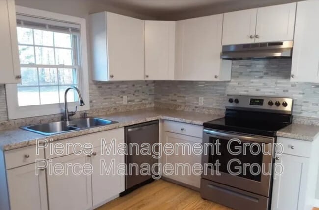 9 Bayberry Ln in Epping, NH - Building Photo - Building Photo