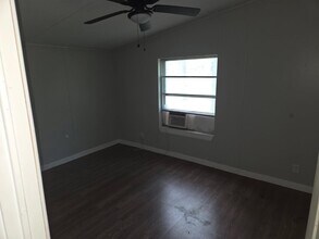 15505 Parret Ln in Willis, TX - Building Photo - Building Photo