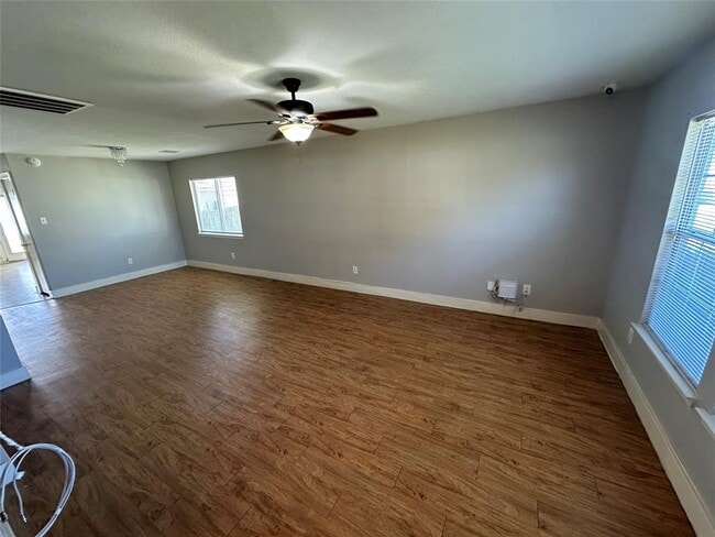 1051 Grassy View Dr in Houston, TX - Building Photo - Building Photo
