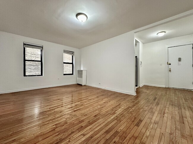 44 Bennett Ave in New York, NY - Building Photo - Building Photo