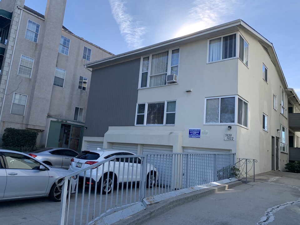 5820 W Olympic Blvd in Los Angeles, CA - Building Photo