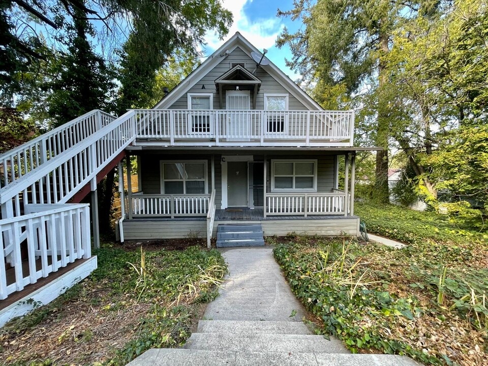132 Race St in Grass Valley, CA - Building Photo