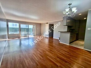 5700 Etiwanda Ave in Tarzana, CA - Building Photo - Building Photo