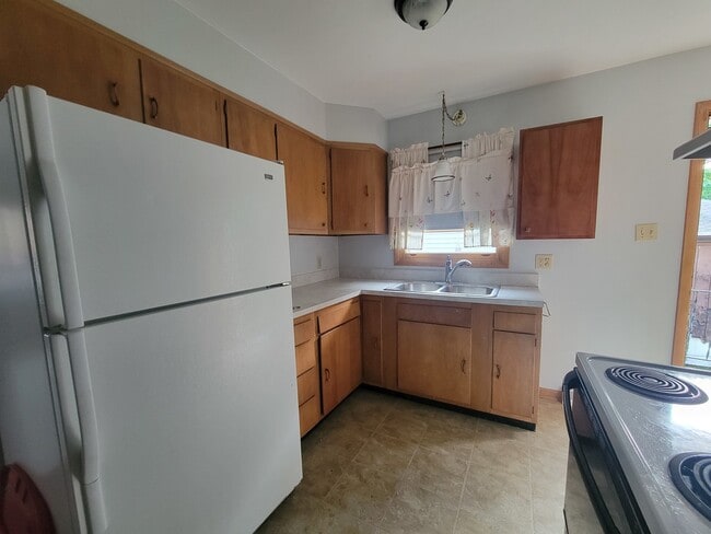 338 E Church St in North Utica, IL - Building Photo - Building Photo