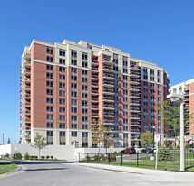 Miracle at Yonge in Richmond Hill, ON - Building Photo