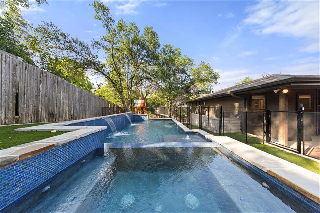 6002 Mt Bonnell Rd in Austin, TX - Building Photo