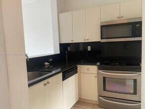 17630 NW 73rd Ave in Hialeah, FL - Building Photo - Building Photo