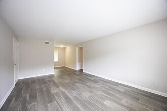 Broadway at East Atlanta in Atlanta, GA - Foto de edificio - Interior Photo