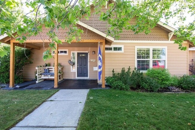 property at 713 NE Sandstone Ct