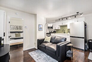 37 Gold Ave NW in Grand Rapids, MI - Building Photo