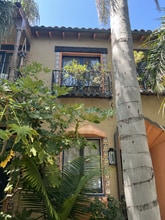 419 Cloverdale Ave in Los Angeles, CA - Foto de edificio - Building Photo