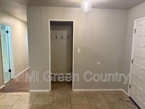 1821 S Cedar Ave in Broken Arrow, OK - Building Photo - Building Photo