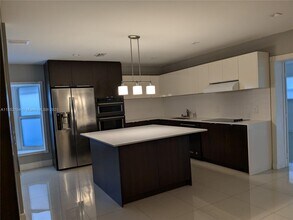 16867 Royal Poinciana Dr in Weston, FL - Building Photo - Building Photo