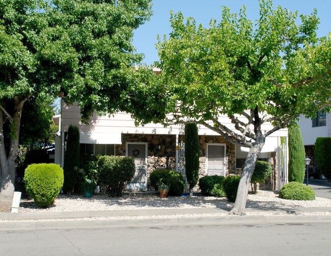 2311 Maher Dr in Santa Rosa, CA - Building Photo - Building Photo