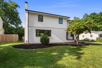 1205 Broadmoor Dr in Champaign, IL - Building Photo - Building Photo
