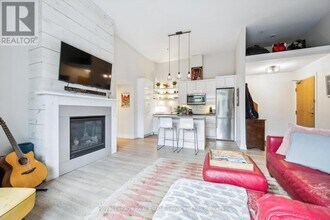 459-459 Kerr St in Oakville, ON - Building Photo - Building Photo