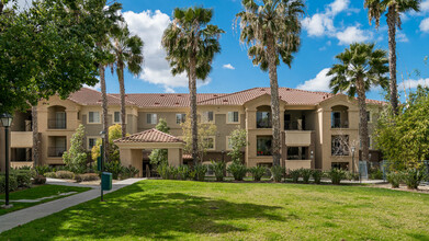 Teresina in Chula Vista, CA - Foto de edificio - Building Photo