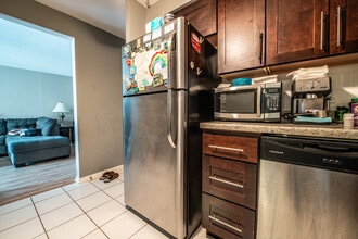 5525 N Chester Ave, Unit #41 in Chicago, IL - Building Photo - Building Photo