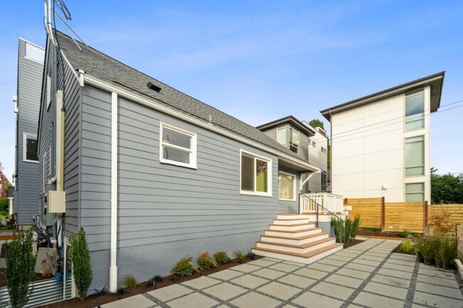 1752 NW 60th St in Seattle, WA - Building Photo - Building Photo