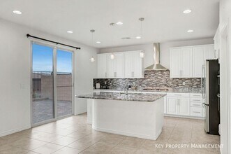 9985 Bleeding Heart Ave in Las Vegas, NV - Building Photo - Building Photo