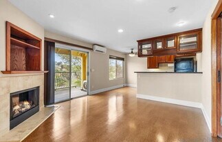 8440 Via Mallorca in San Diego, CA - Building Photo