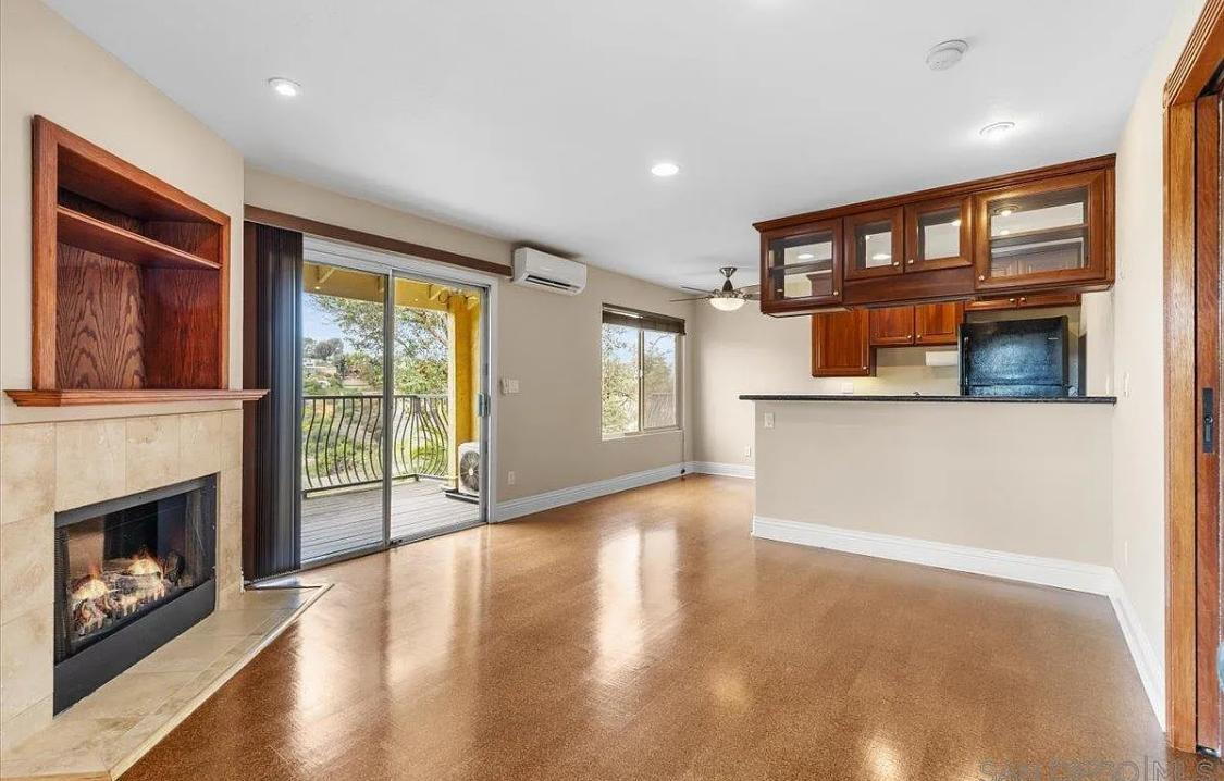 8440 Via Mallorca in San Diego, CA - Building Photo