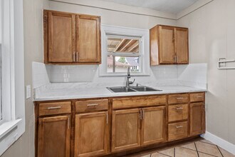 1120 Fountain St NE in Grand Rapids, MI - Building Photo - Building Photo