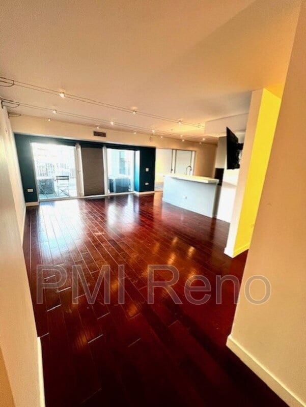 255 N Sierra St in Reno, NV - Foto de edificio - Building Photo