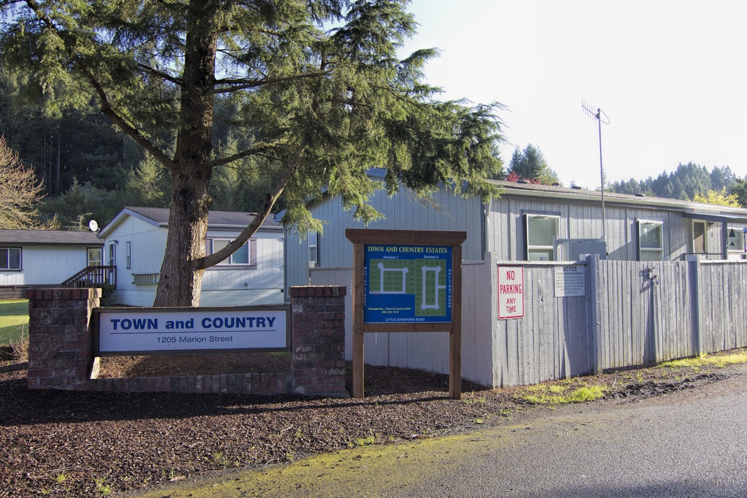 1205 Marion St in Centralia, WA - Building Photo