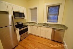 1463 Beacon St, Unit 14 in Brookline, MA - Building Photo