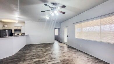 3078 Bariloche Dr in Anthony, TX - Foto de edificio - Building Photo