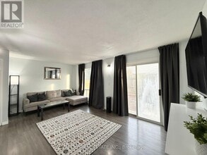 1180 Heathfield Ct in Windsor, ON - Foto de edificio - Building Photo