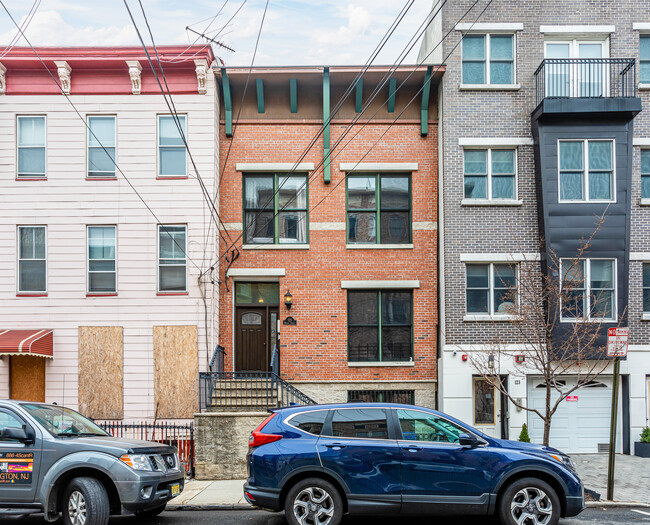 125 Monroe St in Hoboken, NJ - Foto de edificio - Building Photo