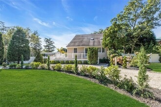 35 Grant Blvd in Hampton Bays, NY - Building Photo - Building Photo