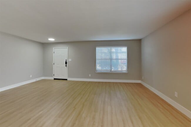 6718 Wild Pecan Trail in Houston, TX - Building Photo - Building Photo