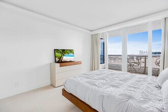 1717 N Bayshore Dr in Miami, FL - Building Photo - Building Photo