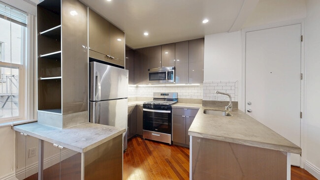 1048 Pacific Ave in San Francisco, CA - Building Photo - Building Photo