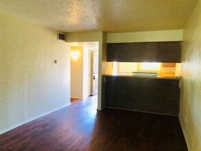410 Bryan St, Unit 14 in Denton, TX - Building Photo - Building Photo