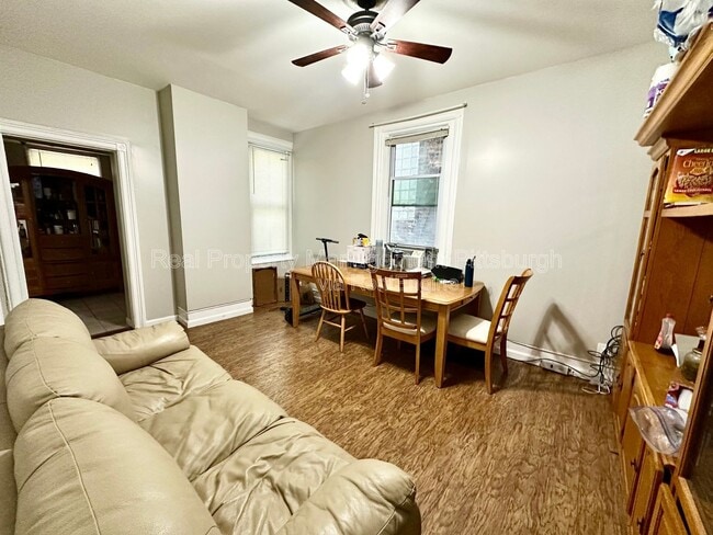 335 Lawn St in Pittsburgh, PA - Building Photo - Building Photo