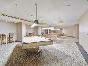 19355 Turnberry Way in Miami, FL - Building Photo - Building Photo