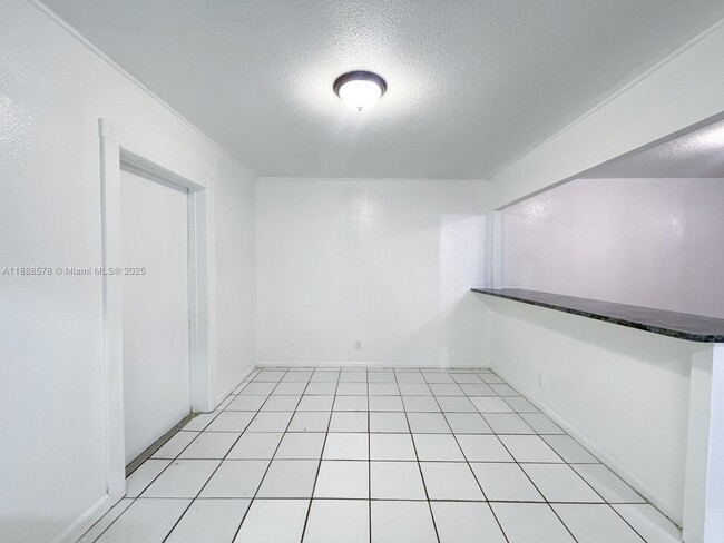 5970 NW 28th St in Sunrise, FL - Building Photo - Building Photo