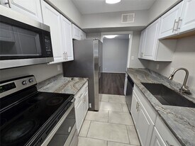 5628 Birchmont Dr, Unit D in Houston, TX - Building Photo