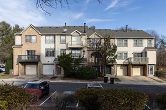 Glensford Condominiums in Bowie, MD - Building Photo - Building Photo