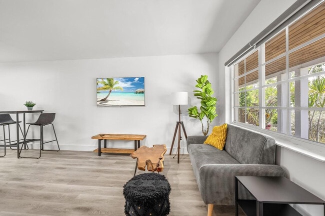 2021 Plunkett St in Hollywood, FL - Building Photo - Building Photo