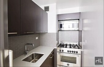 East 39th Street, Unit 24A in New York, NY - Foto de edificio - Building Photo