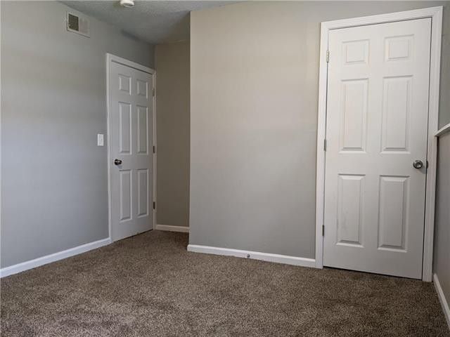 901 S Independence St in Harrisonville, MO - Building Photo - Building Photo