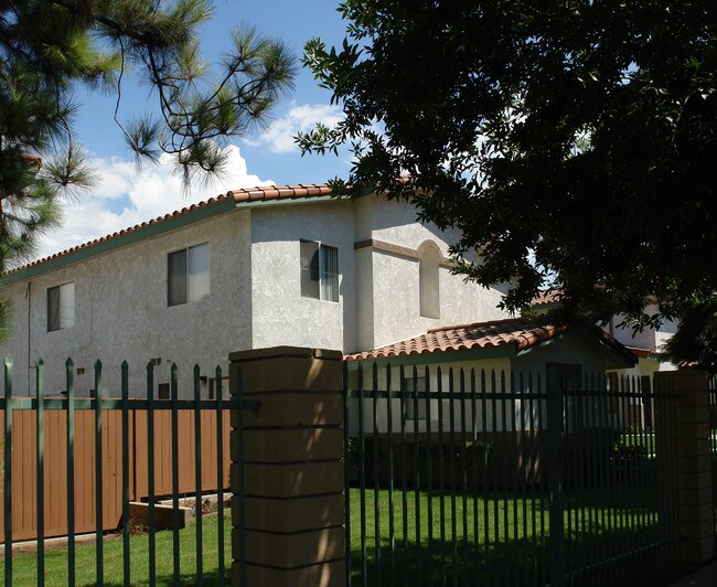 245 S Vicentia Ave in Corona, CA - Building Photo - Building Photo