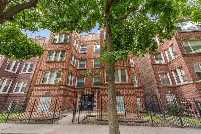 property at 6724 S Clyde Ave