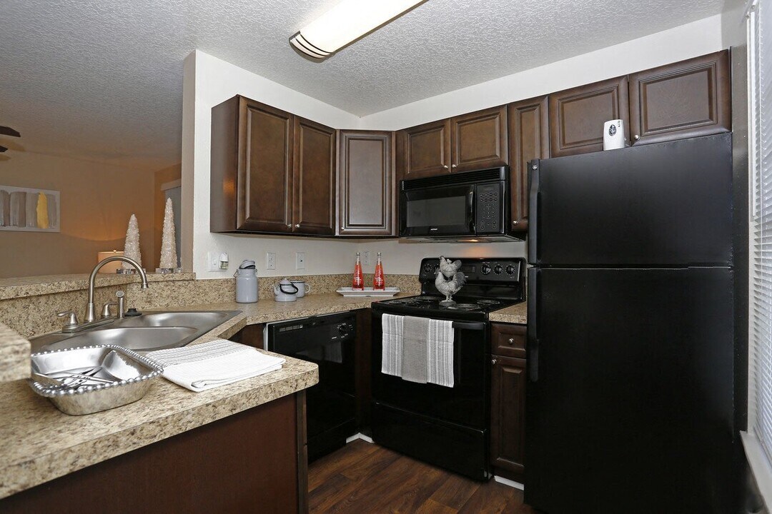Stonegate Apartments in Palm Harbor, FL - Building Photo