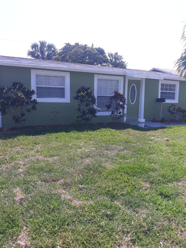 5364 Helene Pl in West Palm Beach, FL - Building Photo - Building Photo